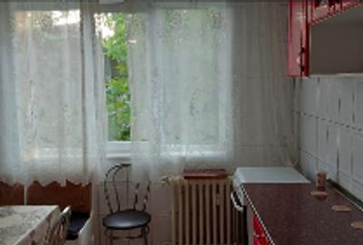 Apartament cu 3 camere decomandat în Dristor
