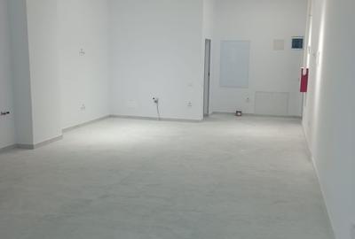 Spațiu comercial, de 48 mp, în Central - 4