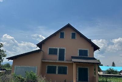 Casă cu 4 camere în Central - 2