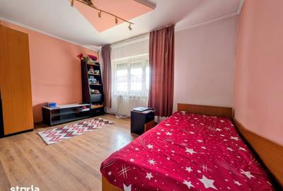 Apartament cu 5 camere decomandat în Cantemir