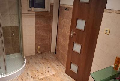 Casă cu 6 camere semidecomandat cu Teren 1400 Mp în Central