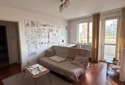 Apartament cu 3 camere semidecomandat, mobilat în Universitate