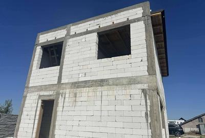 Casă cu 4 camere în Exterior Vest - 1