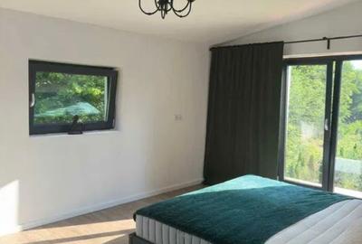Casă cu 5 camere cu Teren 1900 Mp în Sadu - 1