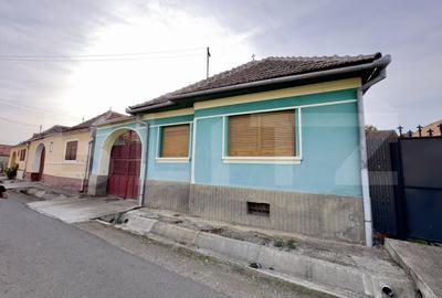 Casă individuală cu 5 camere cu Canalizare în Sebeș