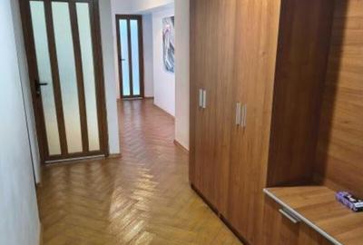 Apartament cu 3 camere, mobilat în Iancului