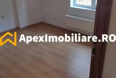 Apartament cu 2 camere decomandat în Victoriei