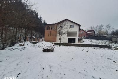 Casă cu 8 camere cu Teren 1000 Mp în Bujoreni - 1