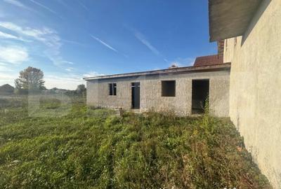 Casă cu 5 camere cu Teren 1000 Mp în Vetiș - 3