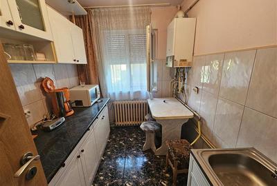 Apartament cu 2 camere semidecomandat în Micro I - 6