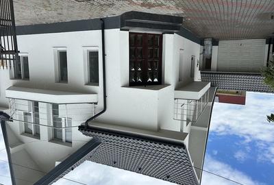 Casă cu Teren 300 Mp în Central