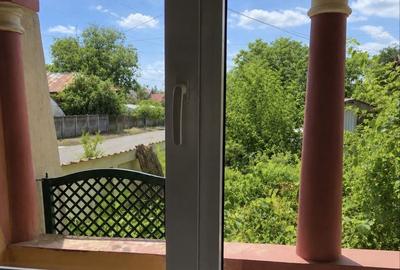 Casă cu 4 camere în Conțești