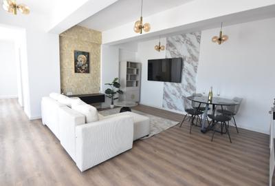 Penthouse cu 3 camere decomandat în Prelungirea Ghencea