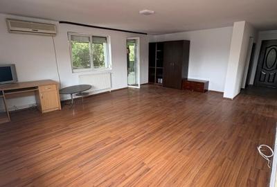 Apartament cu 3 camere decomandat, mobilat în Exterior Sud