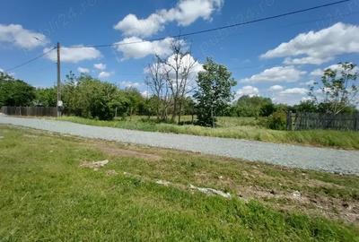Teren de 934 mp, în Perieți