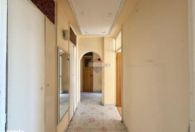 Apartament cu 3 camere semidecomandat în Dobroești