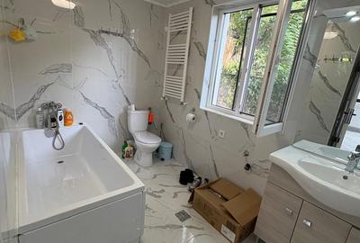 Casă cu 4 camere cu Teren 40 Mp în Vitan