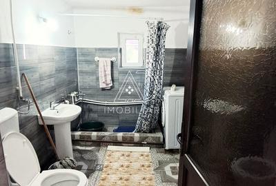 Casă cu 7 camere cu Teren 1296 Mp în Central