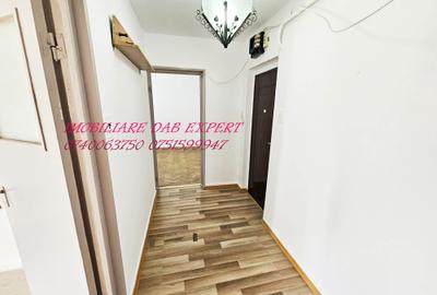 Apartament cu 3 camere decomandat în Piața Centrală