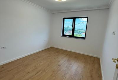 Casă cu 4 camere cu Teren 400 Mp în Rediu