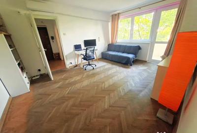 Apartament cu 3 camere semidecomandat în Timișoara