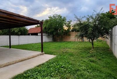 Casă cu Teren 487 Mp în Plopi
