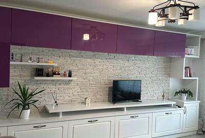 Apartament cu 3 camere decomandat în Exterior Vest