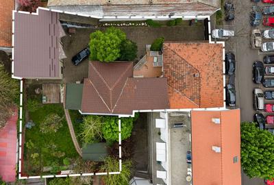 Casă individuală cu 7 camere cu Canalizare în Central - 50