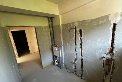 Apartament cu 3 camere semidecomandat în Ștefan cel Mare