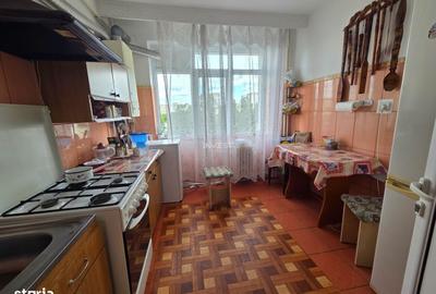 Apartament cu 3 camere decomandat în Alexandru cel Bun