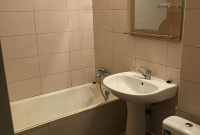Apartament cu 3 camere în Uiești