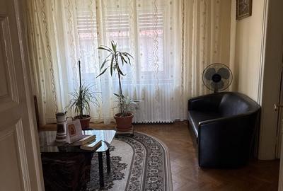 Casă cu 4 camere în Central - 1