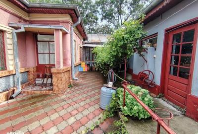 Casă cu 4 camere semidecomandat în Rahova