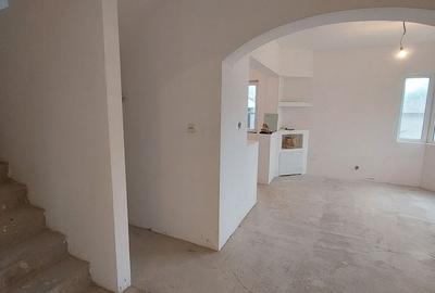 Casă cu 4 camere în Oncea