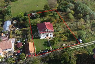 Casă cu 4 camere cu Teren 1917 Mp în Central