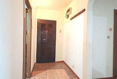 Apartament cu 3 camere decomandat în Prundu