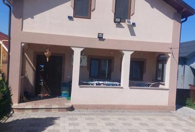 Casă cu 2 camere cu Teren 1000 Mp în Central