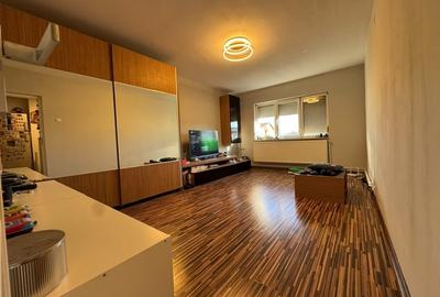Apartament cu 2 camere decomandat, mobilat în Sărari