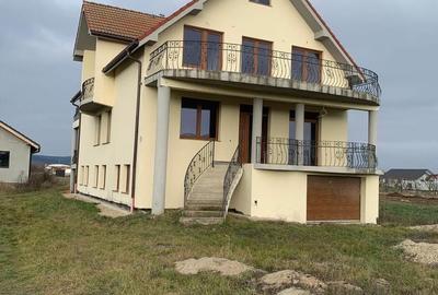 Casă cu 4 camere cu Teren 2300 Mp în Oșorhei - 1