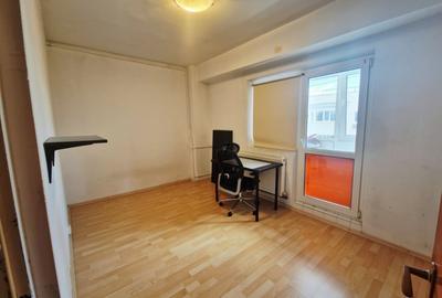 Apartament cu 4 camere decomandat în Tei - 4