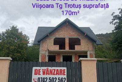 Teren de 900 mp, în Viișoara (Târgu Trotuș)
