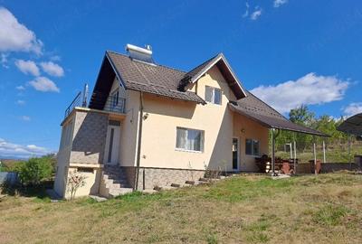 Casă cu Teren 900 Mp în Central