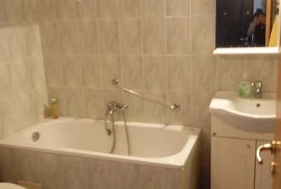 Casă cu 4 camere decomandat în Central