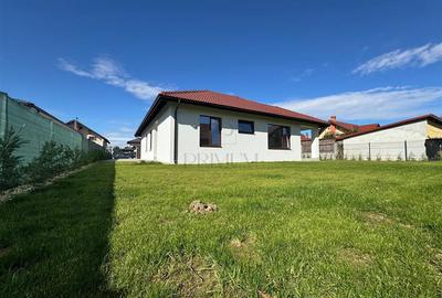 Duplex cu 4 camere cu Canalizare în Moșnița Nouă