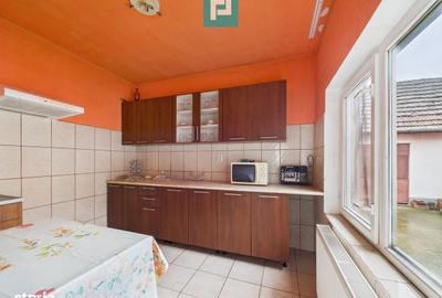 Casă cu 4 camere în Almaș - 2