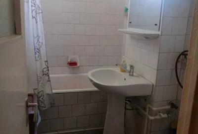 Apartament cu 2 camere decomandat în Micro 20