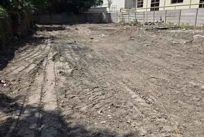 Teren de 1000 mp, în Militari