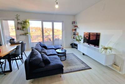 Apartament cu 4 camere semidecomandat, mobilat în Iris