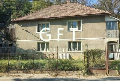 Casă cu 5 camere cu Teren 7700 Mp în Central - 6