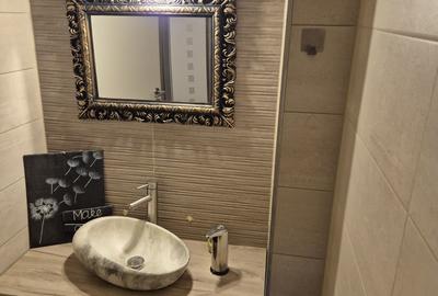 Apartament cu 3 camere decomandat în Exterior Vest